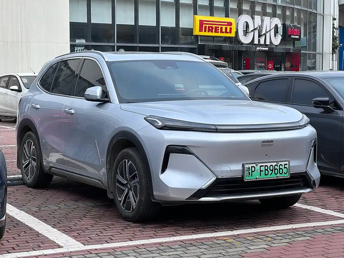 ג'ילי סטאריי EM-i - צילום: JustAnotherCarDesigner