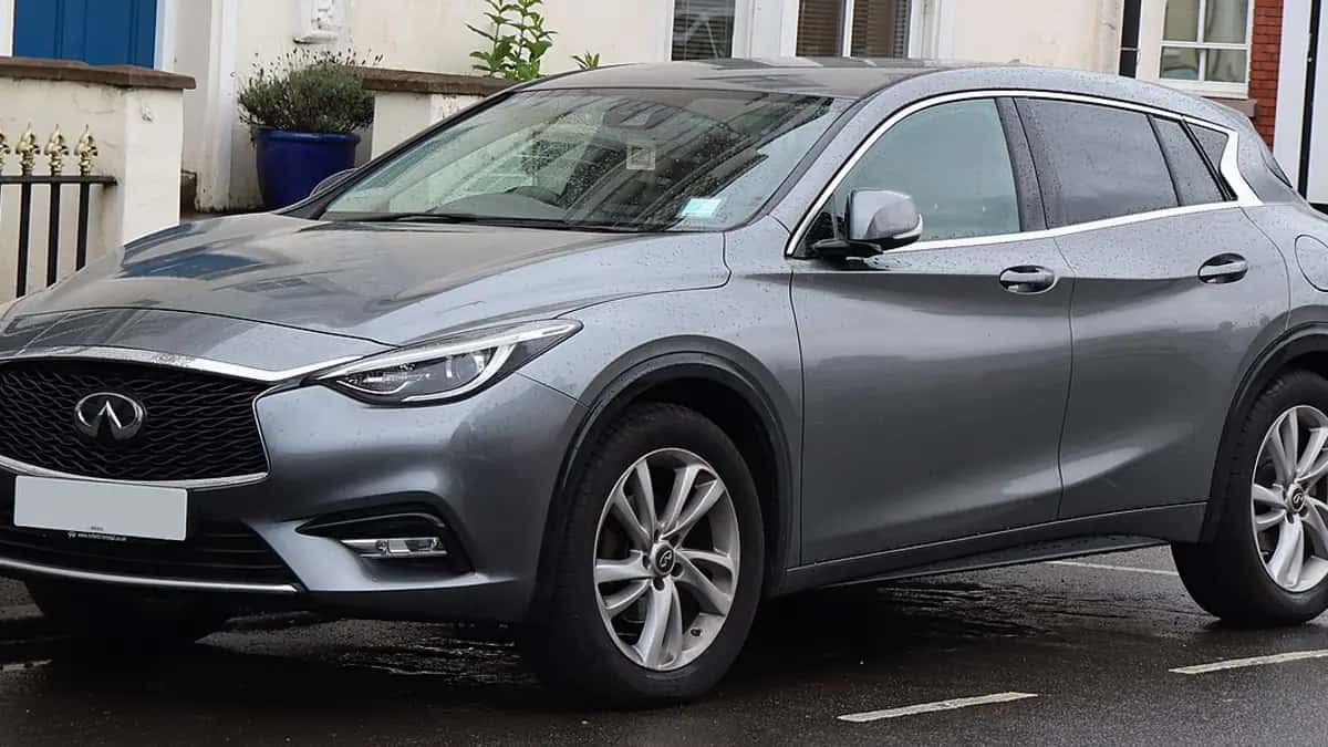 אינפיניטי Q30 - צילום: Vauxford
