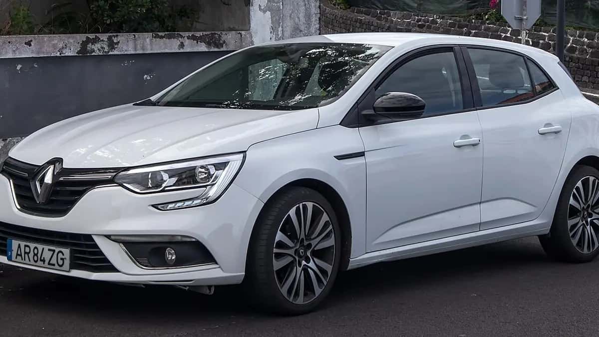 רנו מגאן - צילום: M 93