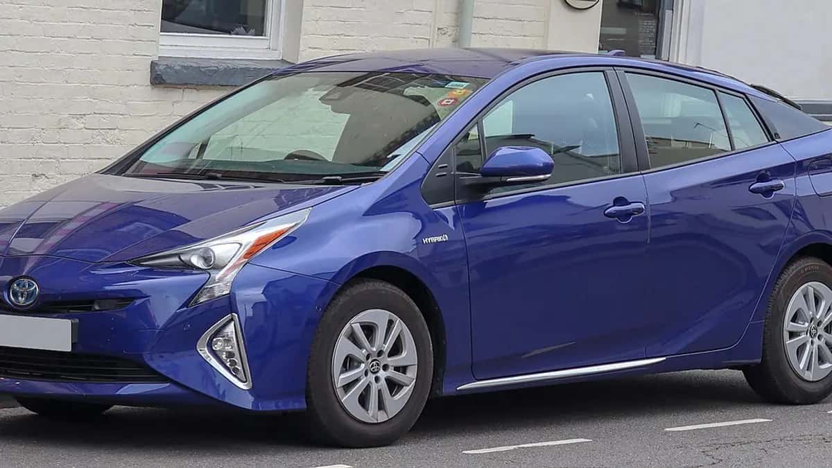 טויוטה פריוס (2015-2022) - צילום: Vauxford