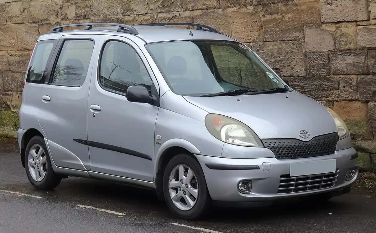 טויוטה יאריס ורסו - צילום: Vauxford