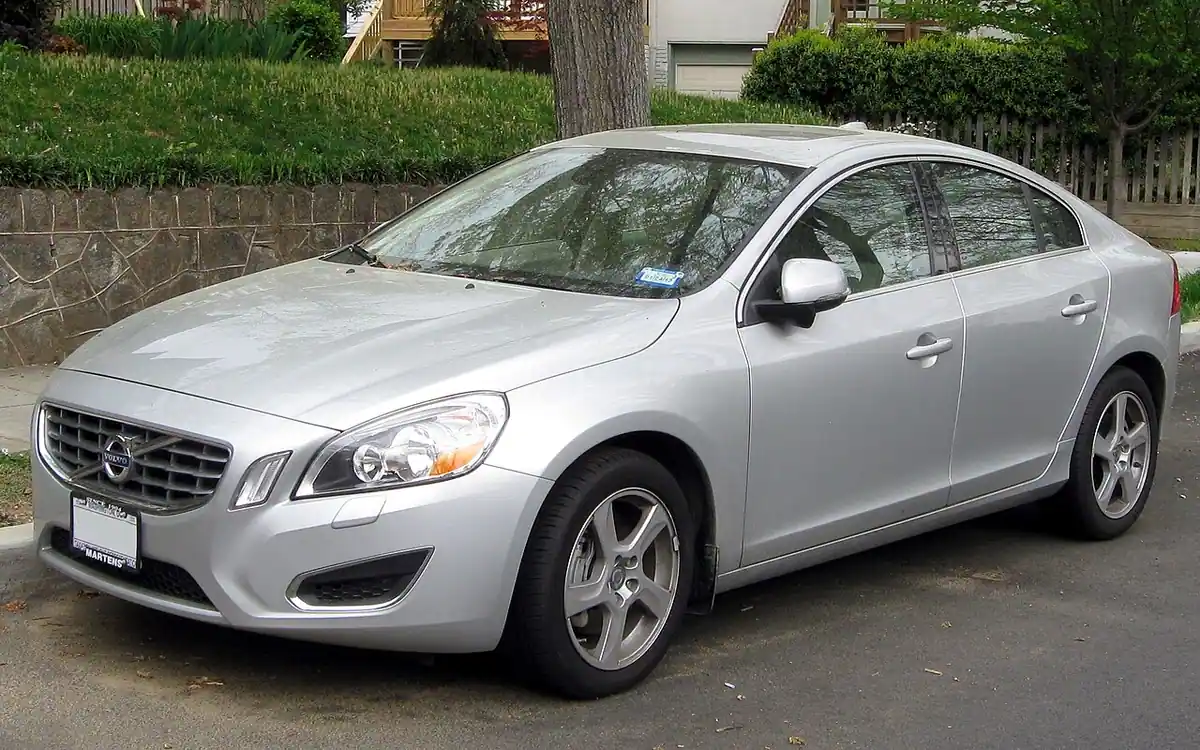 וולוו S60 (2010-2018) - צילום: IFCAR